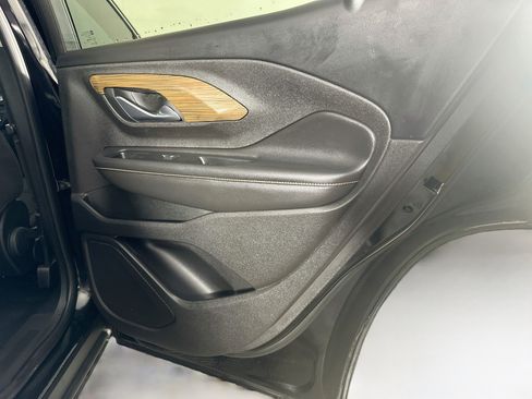 Used 2018 GMC Terrain SLE w/ Driver Convenience Package FWD image 28
