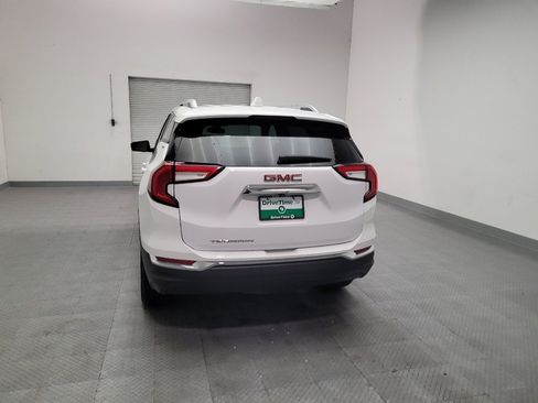 Used 2024 GMC Terrain SLT FWD image 6