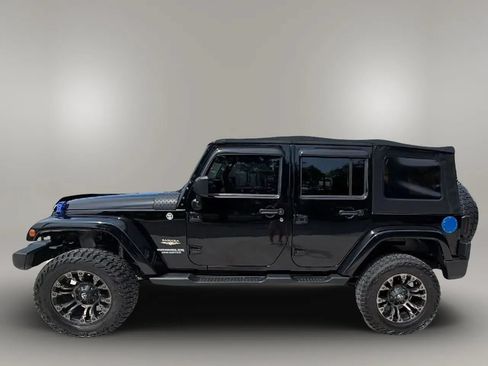 Used 2013 Jeep Wrangler Unlimited Sahara w/ Connectivity Group AWD/4WD image 2