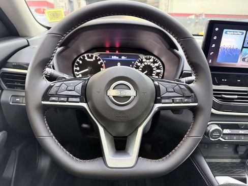Used 2025 Nissan Altima 2.5 SR w/ SR Premium Package AWD/4WD image 19