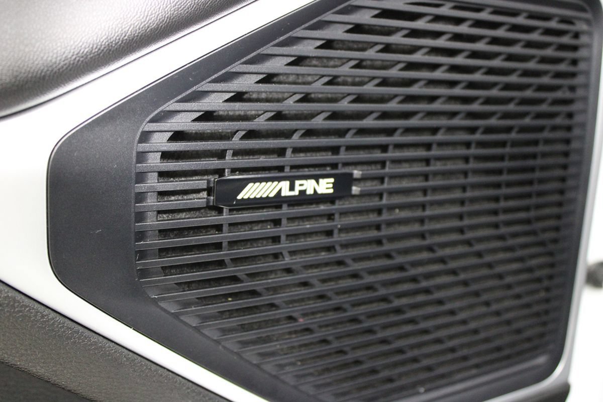Used 2024 Jeep Wagoneer L Series II RWD image 8