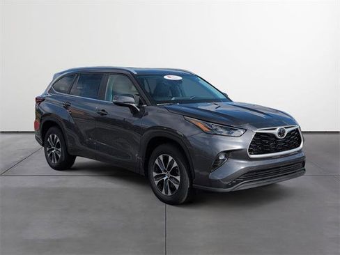 Certified 2025 Toyota Highlander XLE image 7