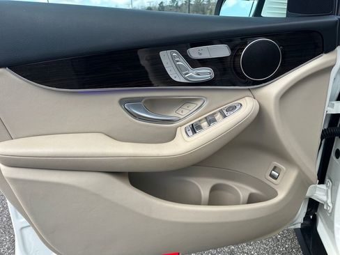 Certified 2022 Mercedes-Benz GLC 300 image 27