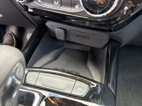 Used 2024 Chevrolet Trax ACTIV w/ Sunroof Package image 18