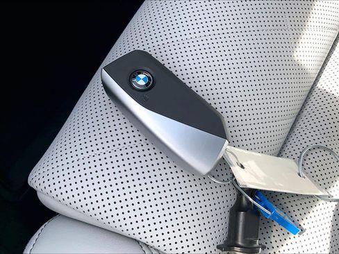 Used 2025 BMW X6 xDrive40i w/ Executive Package image 14