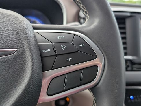 Used 2024 Chrysler Voyager LX FWD image 23