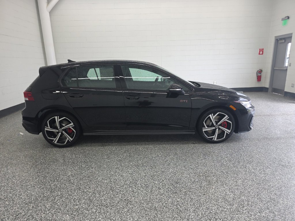 New 2026 Volkswagen GTI SE FWD image 6