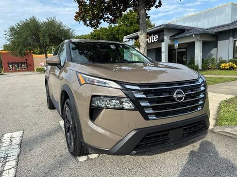 Used 2025 Nissan Rogue SV AWD/4WD image 2