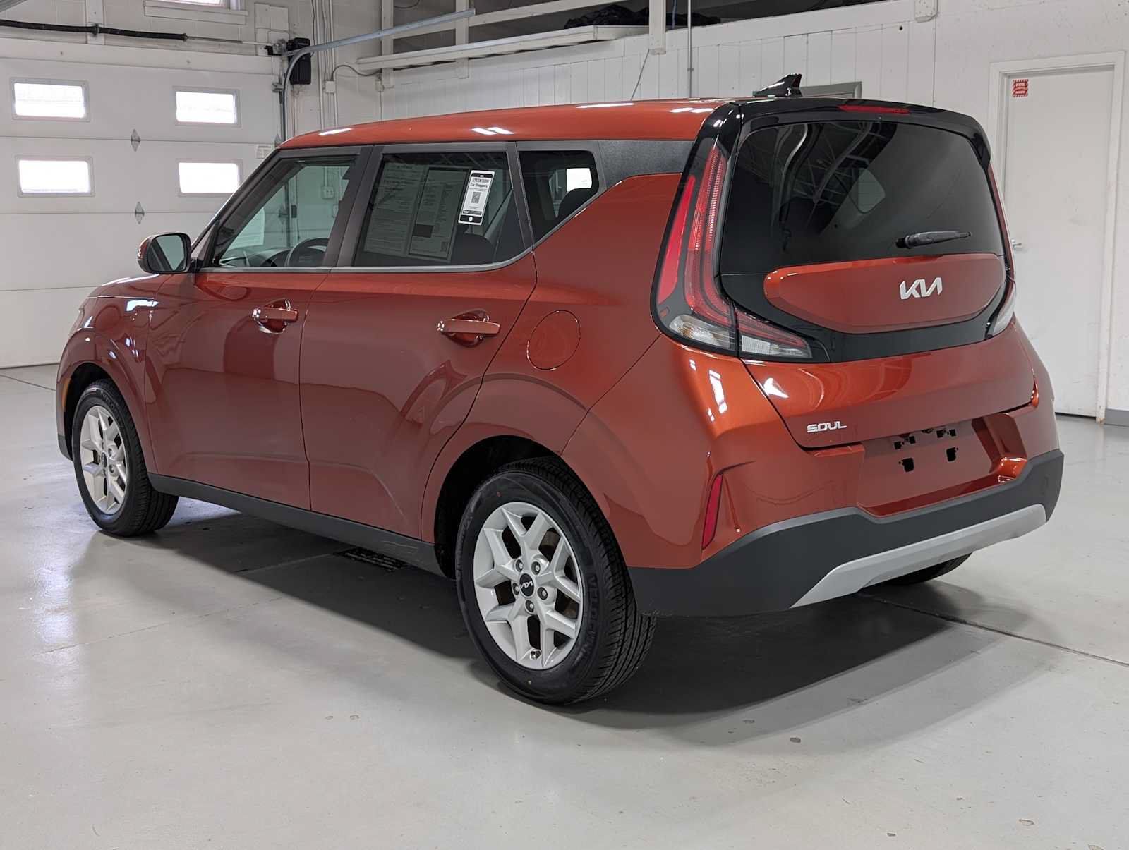 Certified 2023 Kia Soul LX w/ LX Technology Package FWD image 10