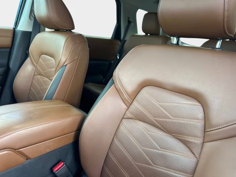 Used 2022 Nissan Pathfinder Platinum image 23