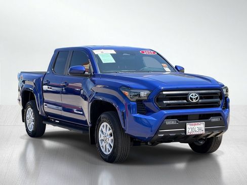 Certified 2025 Toyota Tacoma SR5 AWD/4WD image 12