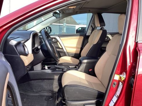 Used 2018 Toyota RAV4 XLE image 9