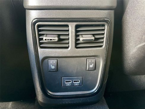 Used 2023 Chrysler 300 C image 29