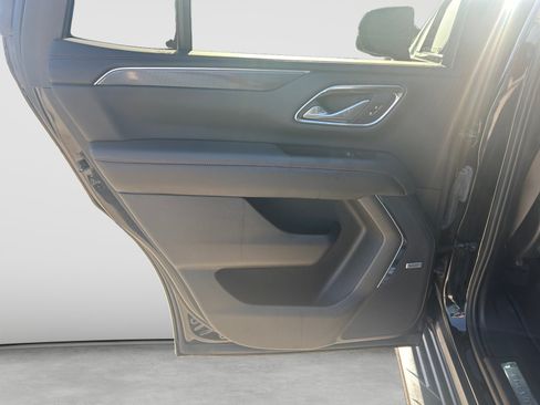 Used 2021 Chevrolet Tahoe RST w/ Luxury Package RWD image 18