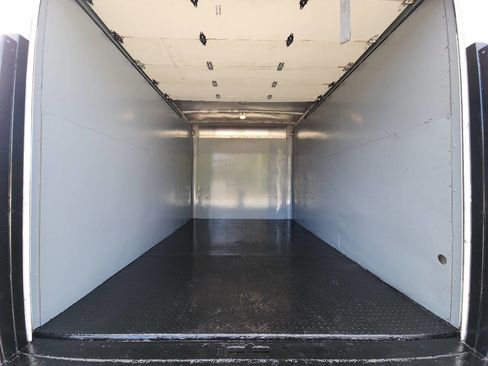 Used 2007 Chevrolet Express 3500 image 12