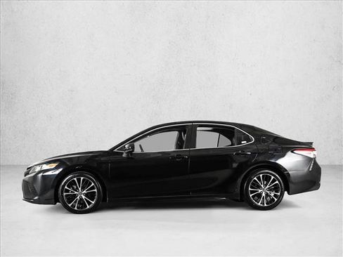 Used 2018 Toyota Camry SE w/ Moonroof Package FWD image 9