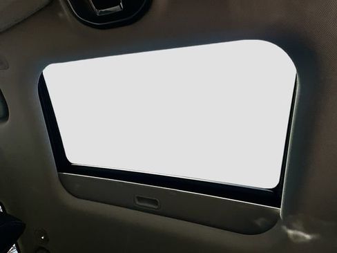 Used 2023 Jeep Grand Cherokee Laredo w/ Luxury Tech Group I image 23