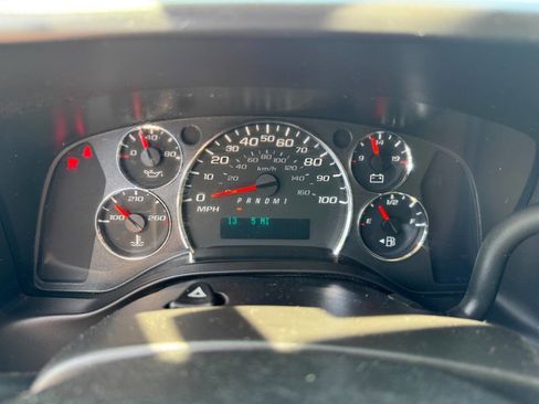 Used 2013 Chevrolet Express 2500 RWD image 18