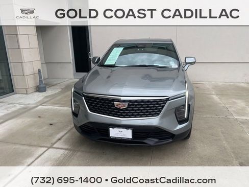 Certified 2024 Cadillac XT4 Luxury w/ Cold Weather Package image 5