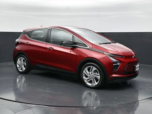 Used 2023 Chevrolet Bolt LT FWD image 3