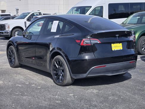Used 2024 Tesla Model Y Long Range image 8