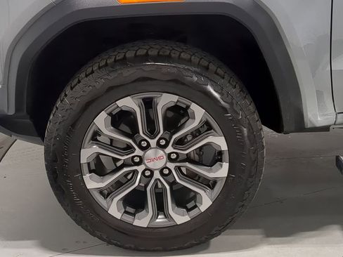 Used 2023 GMC Canyon Denali image 17