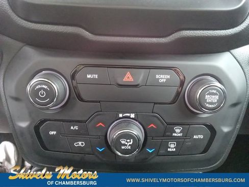 Used 2019 Jeep Renegade Latitude image 17