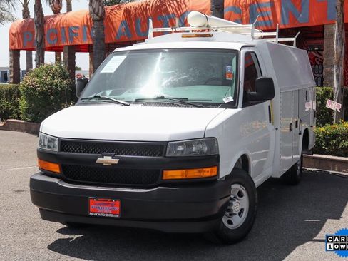 Used 2018 Chevrolet Express 3500 image 4