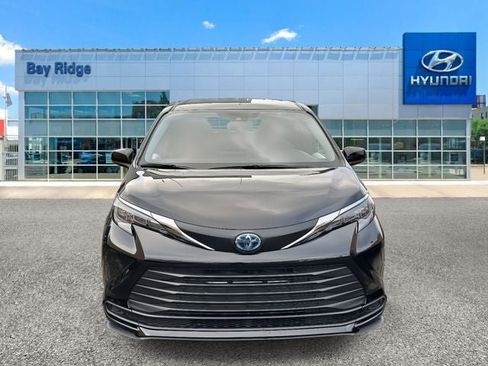 Used 2026 Toyota Sienna LE image 11