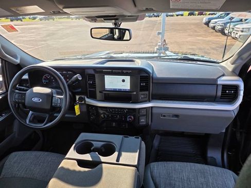 Used 2023 Ford F250 XLT w/ FX4 Off-Road Package AWD/4WD image 11
