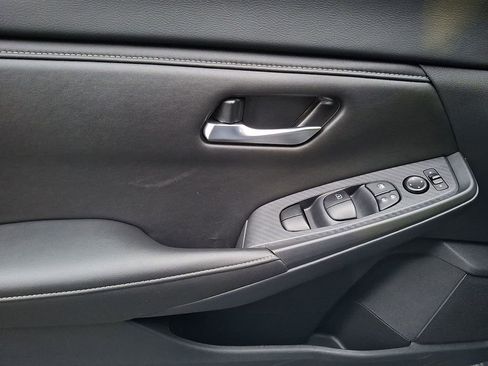 Used 2025 Nissan Sentra SV image 9