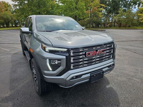 Used 2025 GMC Canyon Denali AWD/4WD image 8