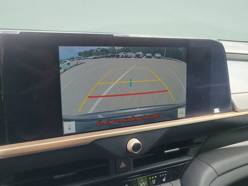 Certified 2023 Toyota Crown AWD/4WD image 18