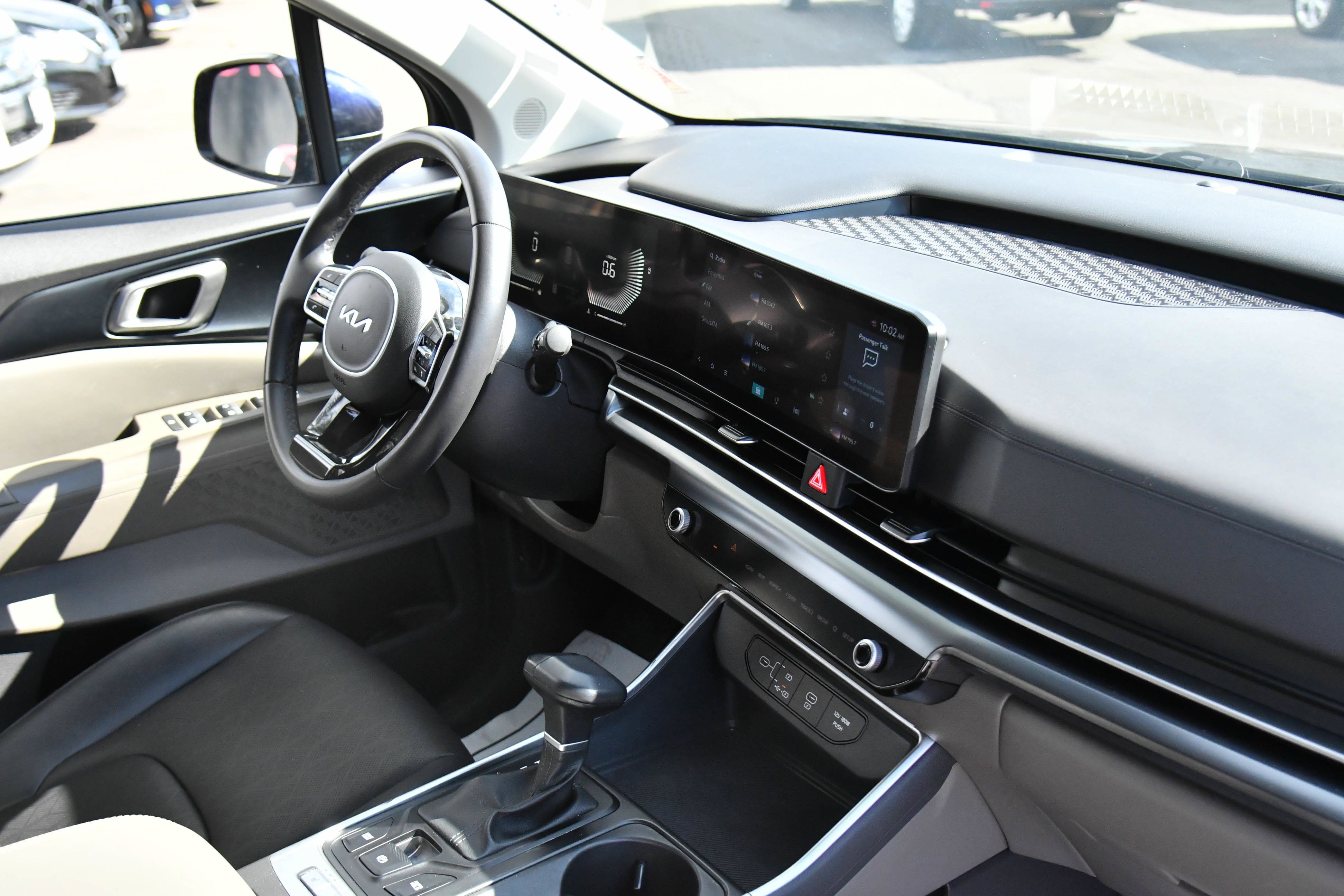Used 2025 Kia Carnival FWD image 49