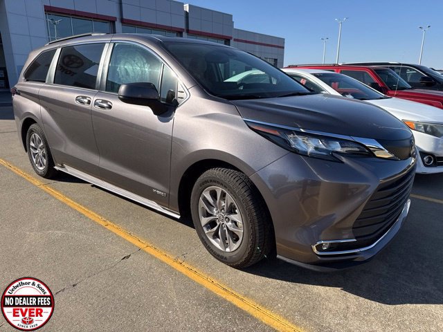 Used 2021 Toyota Sienna XLE w/ XLE Plus Package FWD image 10