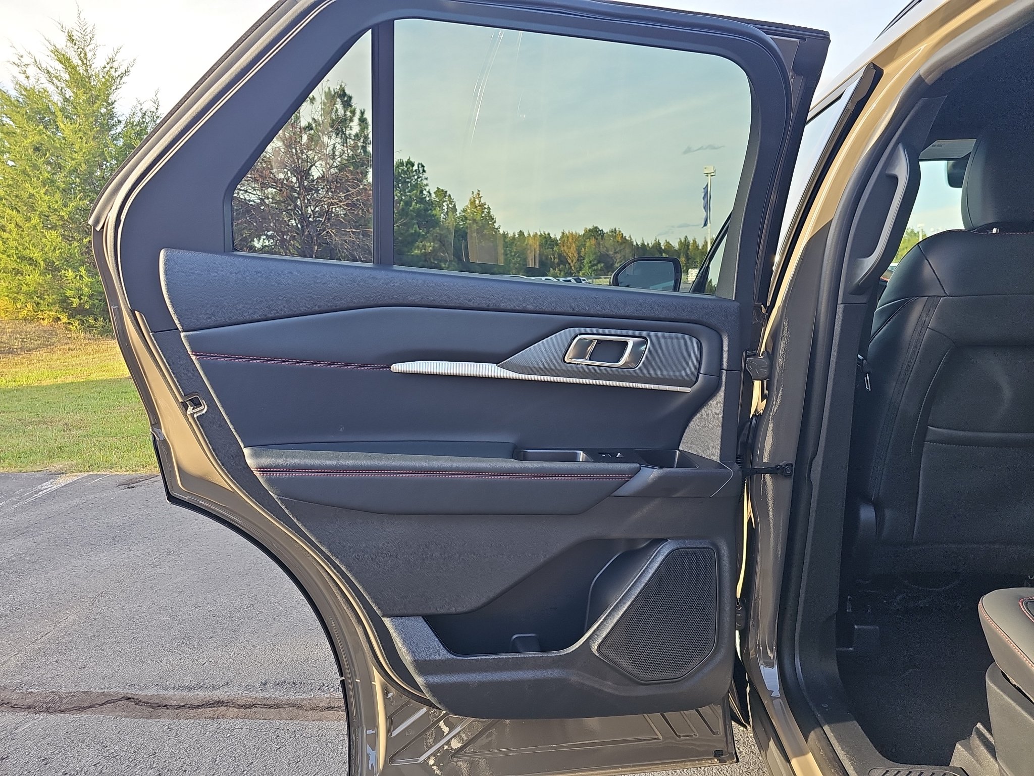 New 2027 Ford Explorer ST-Line w/ Premium Package RWD image 20