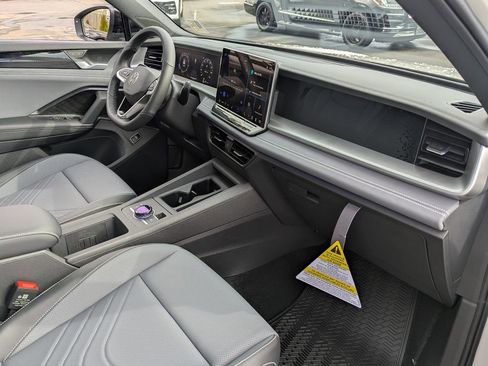 New 2026 Volkswagen Tiguan SE R-Line image 35