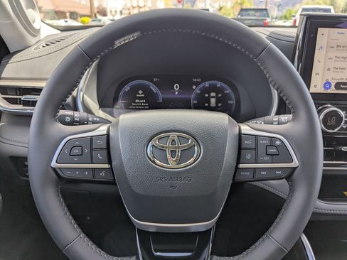 New 2026 Toyota Highlander Limited AWD/4WD image 12