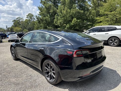 Used 2019 Tesla Model 3 Standard Range RWD image 2