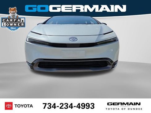 Used 2025 Toyota Prius XLE FWD image 2