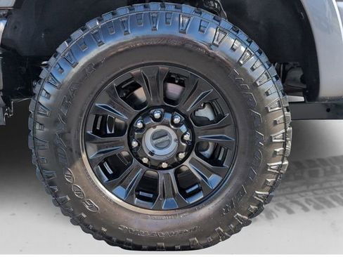 Used 2022 Ford F250 Platinum w/ Tremor Off-Road Package image 28