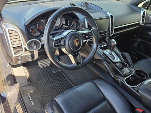 Used 2016 Porsche Cayenne S image 4