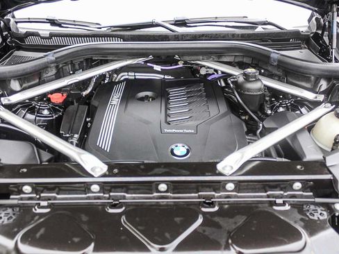 Used 2022 BMW X5 sDrive40i w/ Premium Package RWD image 34