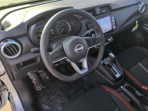 New 2025 Nissan Versa SR w/ Trunk Package FWD image 2