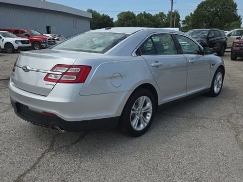 Used 2018 Ford Taurus SE FWD image 3