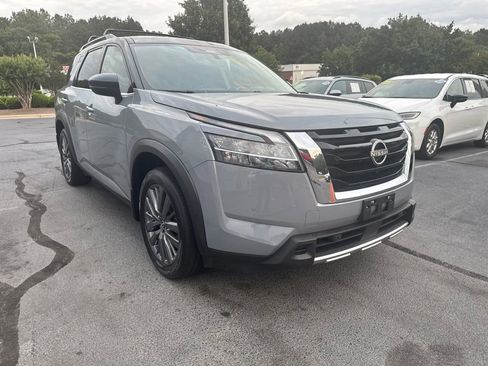 Used 2023 Nissan Pathfinder SL w/ SL Premium Package AWD/4WD image 9