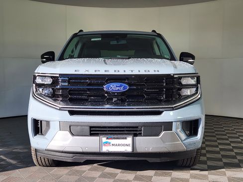 New 2025 Ford Expedition Platinum w/ Driver's Package image 2