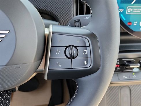 Used 2025 MINI Cooper 2-Door Hardtop image 18