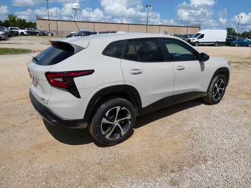 New 2026 Chevrolet Trax RS w/ Sunroof Package FWD image 4