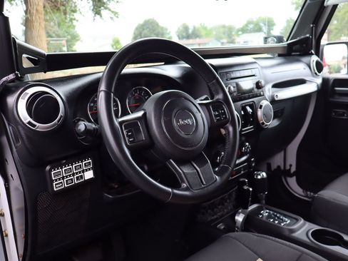 Used 2013 Jeep Wrangler Unlimited Sahara AWD/4WD image 15